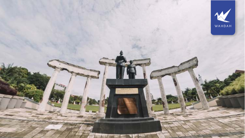 Rent a Car Surabaya – Explore the "City of Heroes" with Your Family!